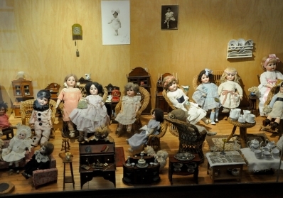 Tips and Tricks for Building and Maintaining an Antique Collection image
